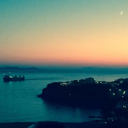 Mykonos Beachfront House With Sunset & Delos View Hébergement de vacances Agios Stefanos (Mykonos)